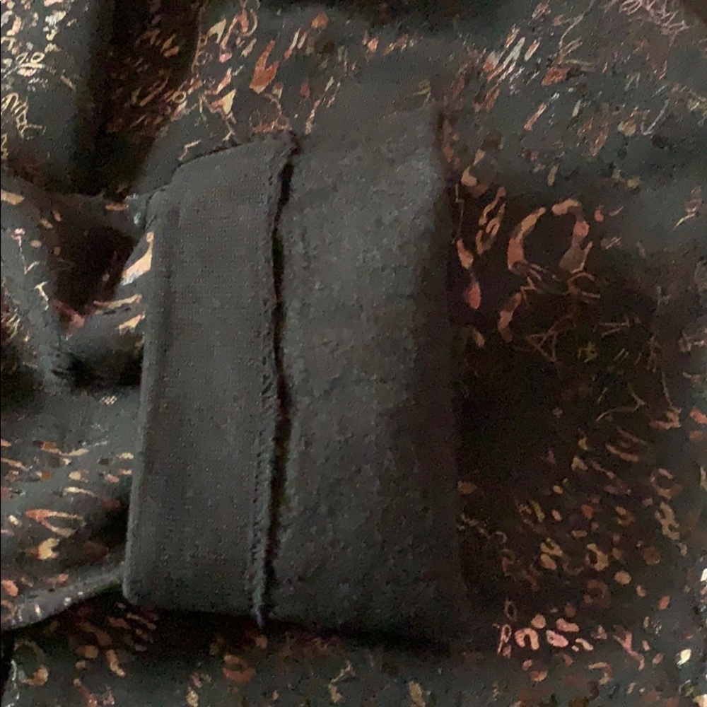🎉HP🎉BLACK/GOLD METALLIC CHEETAH PRINT LEGGINGS - Picture 6 of 8